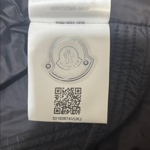 Moncler Shiny Black unisex Puffer Jacket - Picture 12 of 12